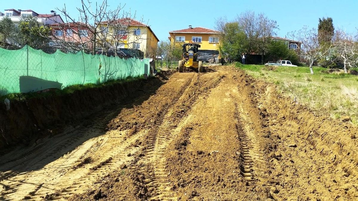 İzmit\'te Yol Açma ve Bakım Çalışması