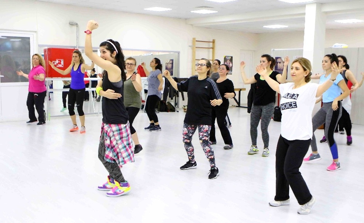 Kadınlar Fazla Kilolarından Zumba ile Kurtuluyor