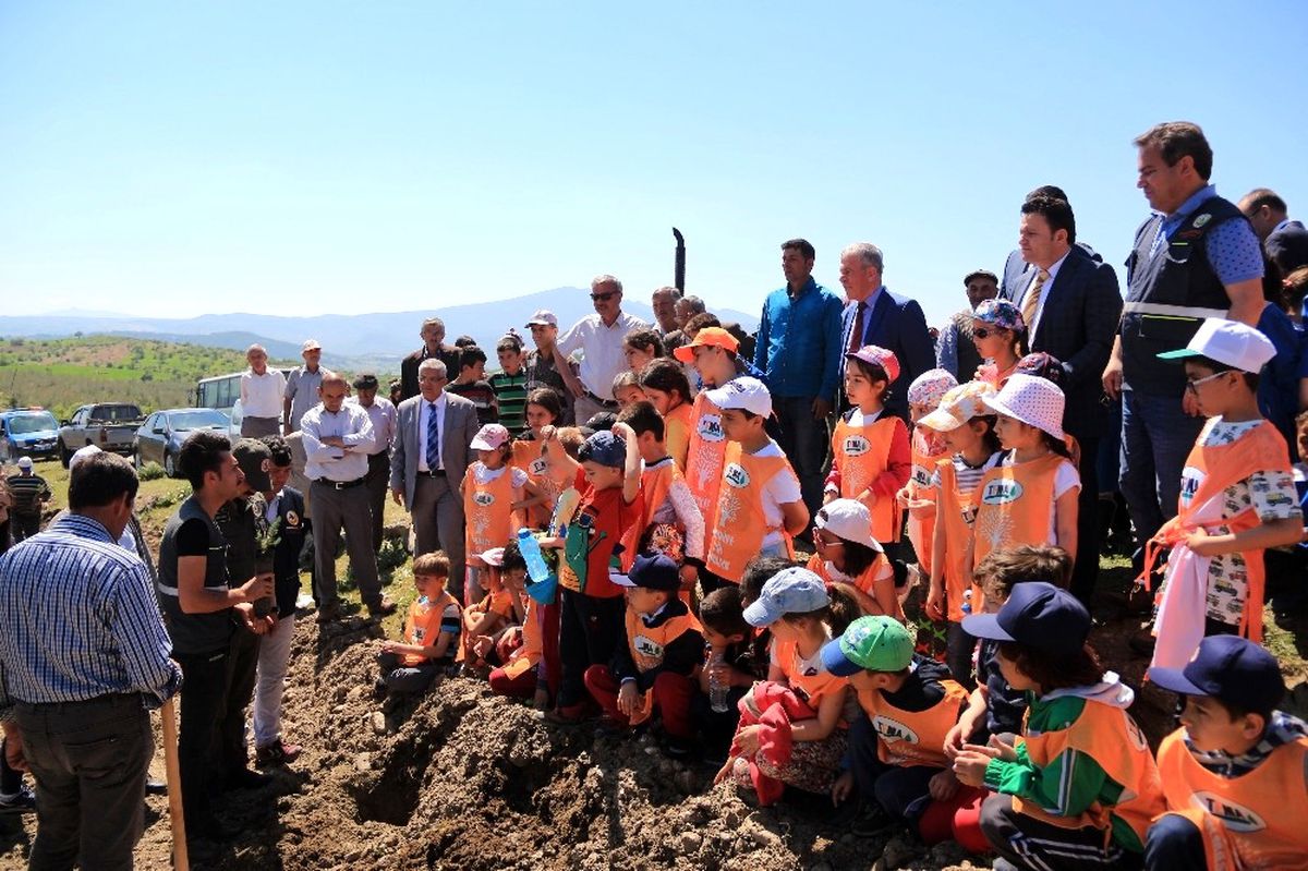 Manisa\'da 4 Bin Fidan Toprakla Buluştu