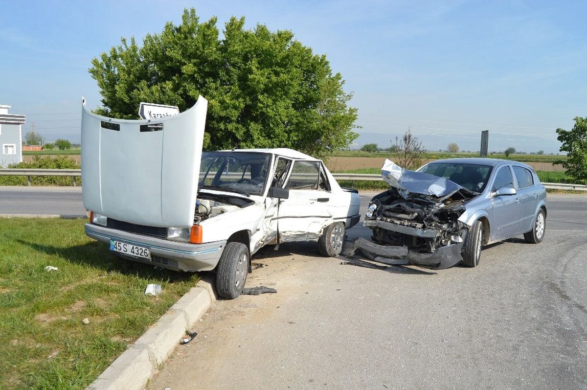 Manisa\'da Trafik Kazası: 1 Yaralı