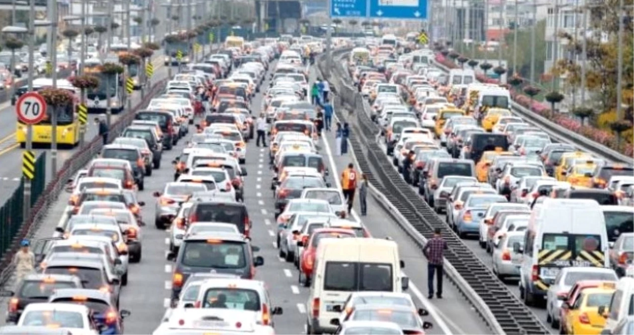 Maraton ve Maç Nedeniyle İstanbul\'da Bazı Yollar Yarın Kapalı