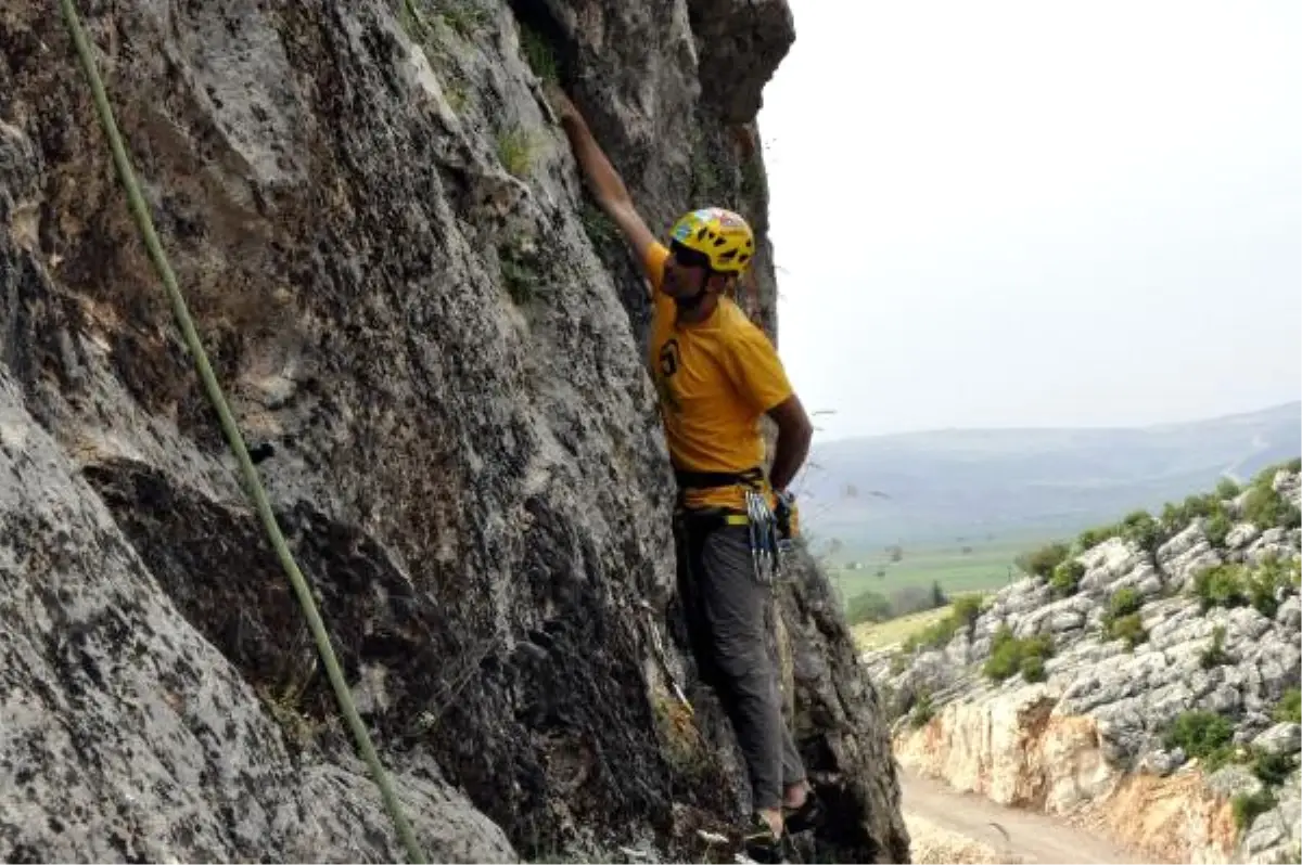 Milli Dağcı, Doğa Tahribatı İçin Tırmandı