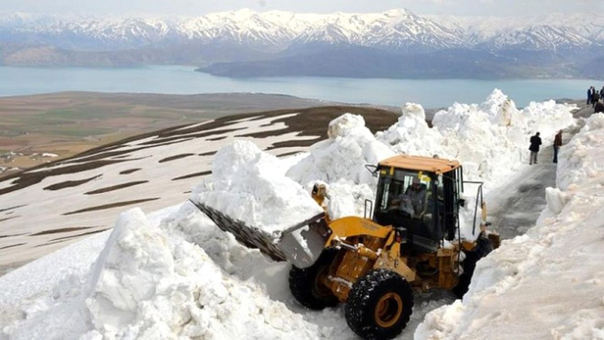 Nemrut Dağı Eteğinde Karla Mücadele