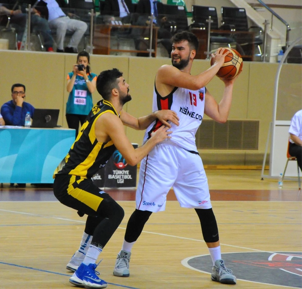 Nesine.com Eskişehir Basket Play-Off İlk Maçını Farklı Kazandı