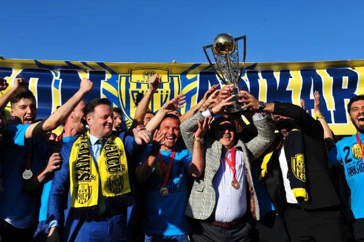 Şampiyon Ankaragücü Kupasını Aldı