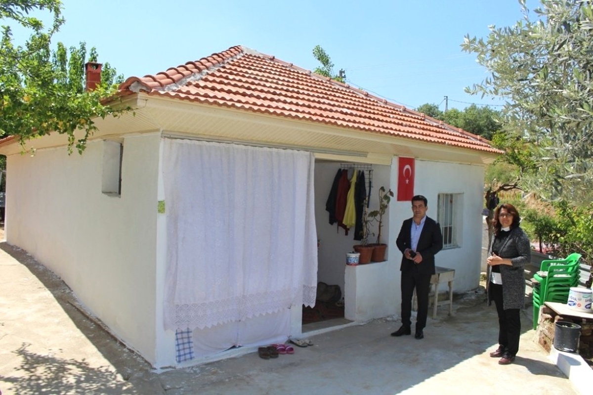 Sarıgöl\'de Dar Gelirli Ailelerin Evlerine Onarım Desteği