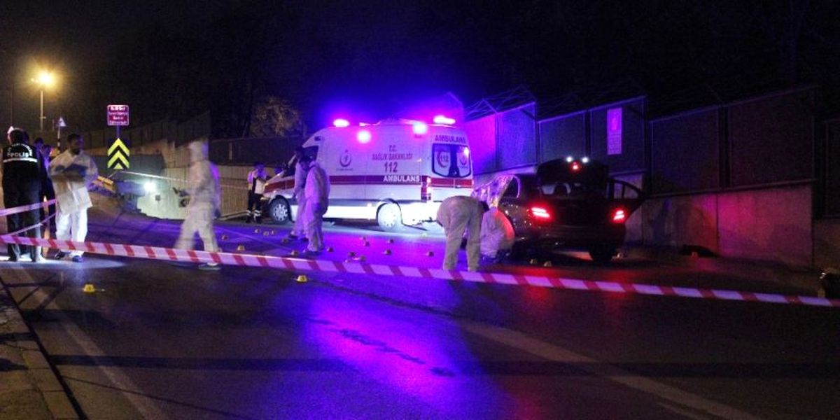 Sarıyer\'de Lüks Otomobile Silahlı Saldırı: 2 Ölü(Geniş Haber)