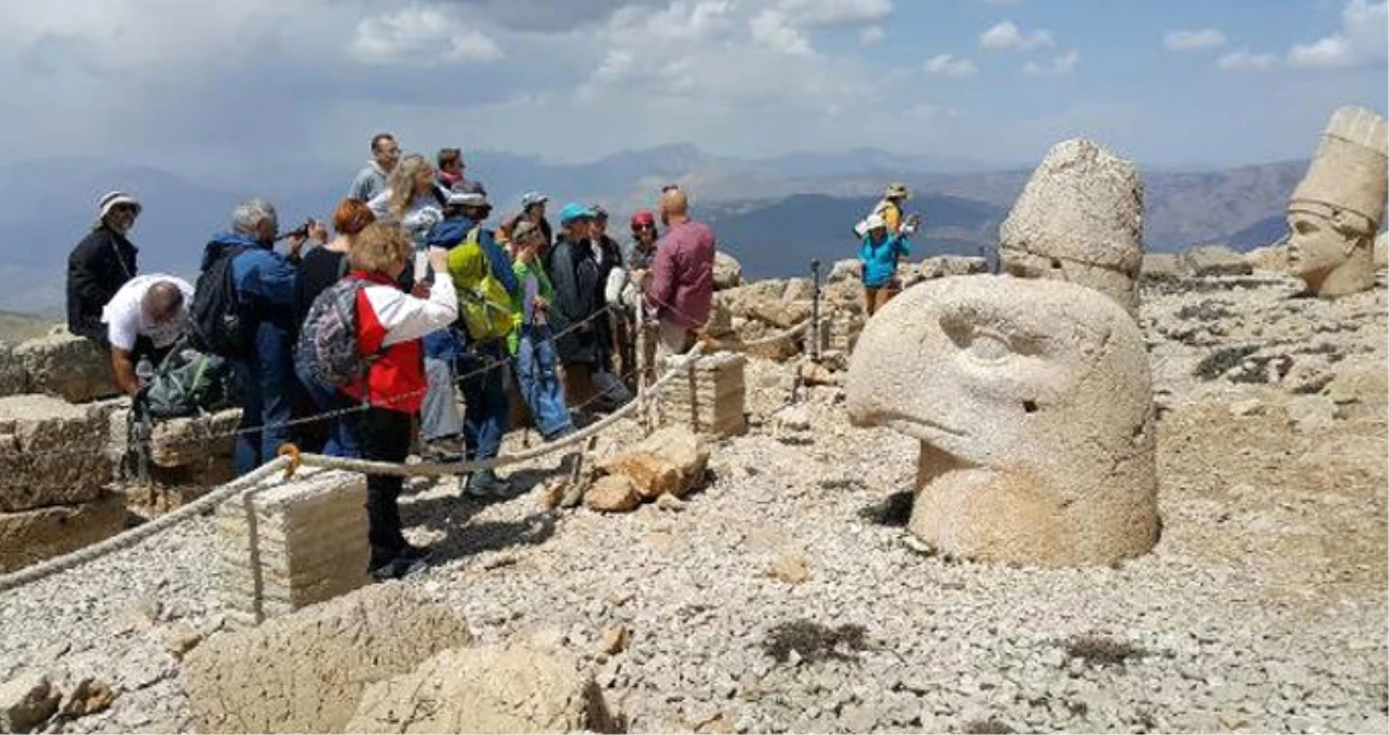 Nemrut Dağı\'nda Sezon Açıldı, İlk Yabancı Kafile Israilliler Oldu