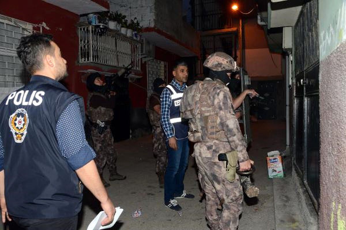 Arananlara Şafak Baskını