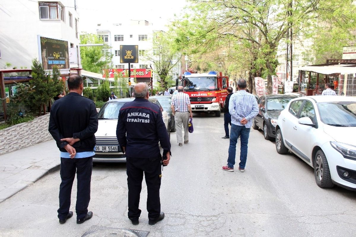Başkent\'te Metruk Binada Çıkan Yangın Paniğe Neden Oldu