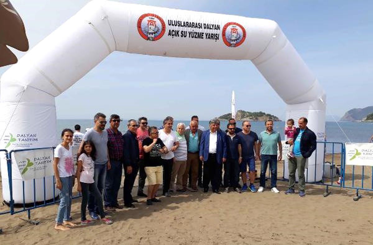 Caretta Carettalarla Yüzdüler