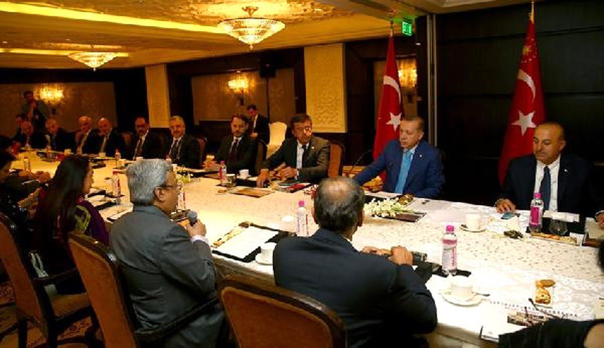 Cumhurbaşkanı Erdoğan, Hindistan\'da Ceo\'larla Bir Araya Geldi