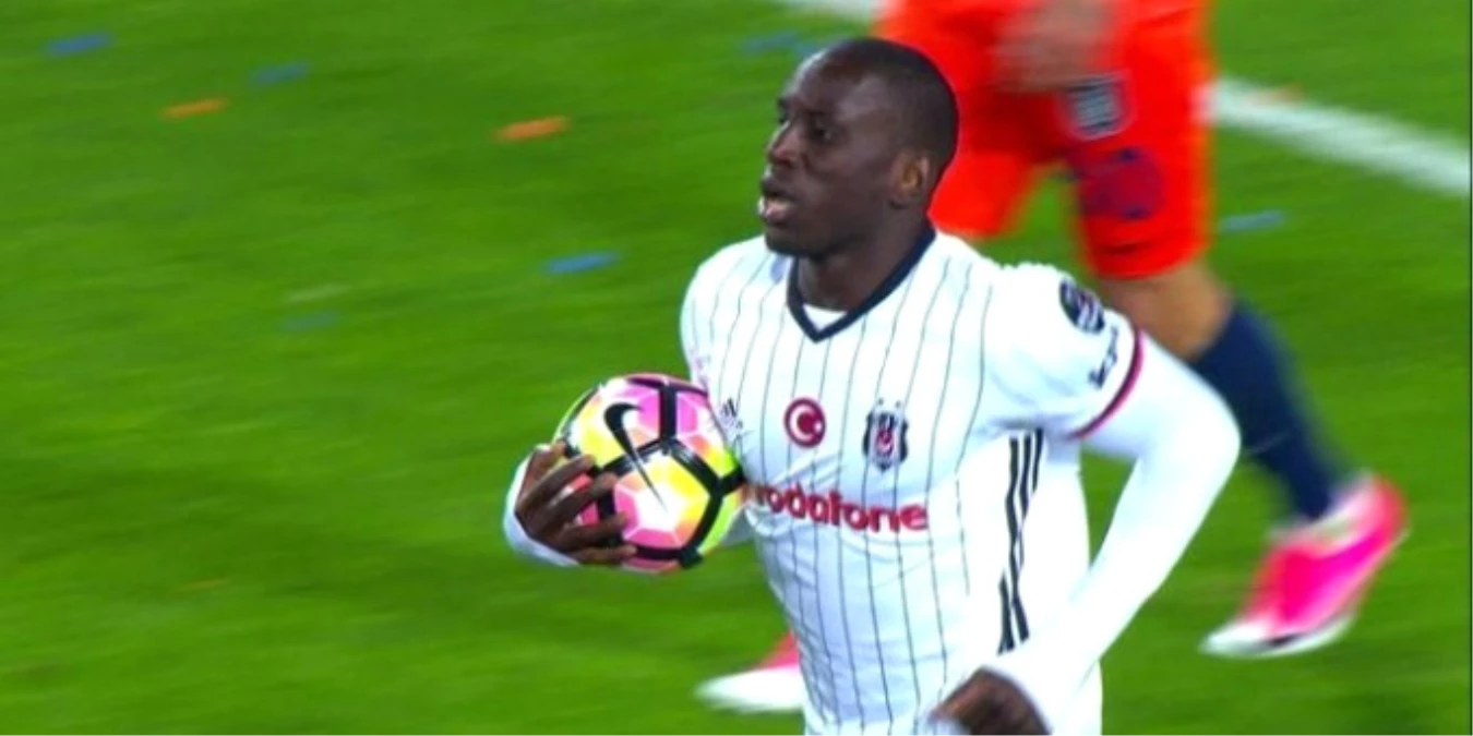 Demba Ba Golle Döndü