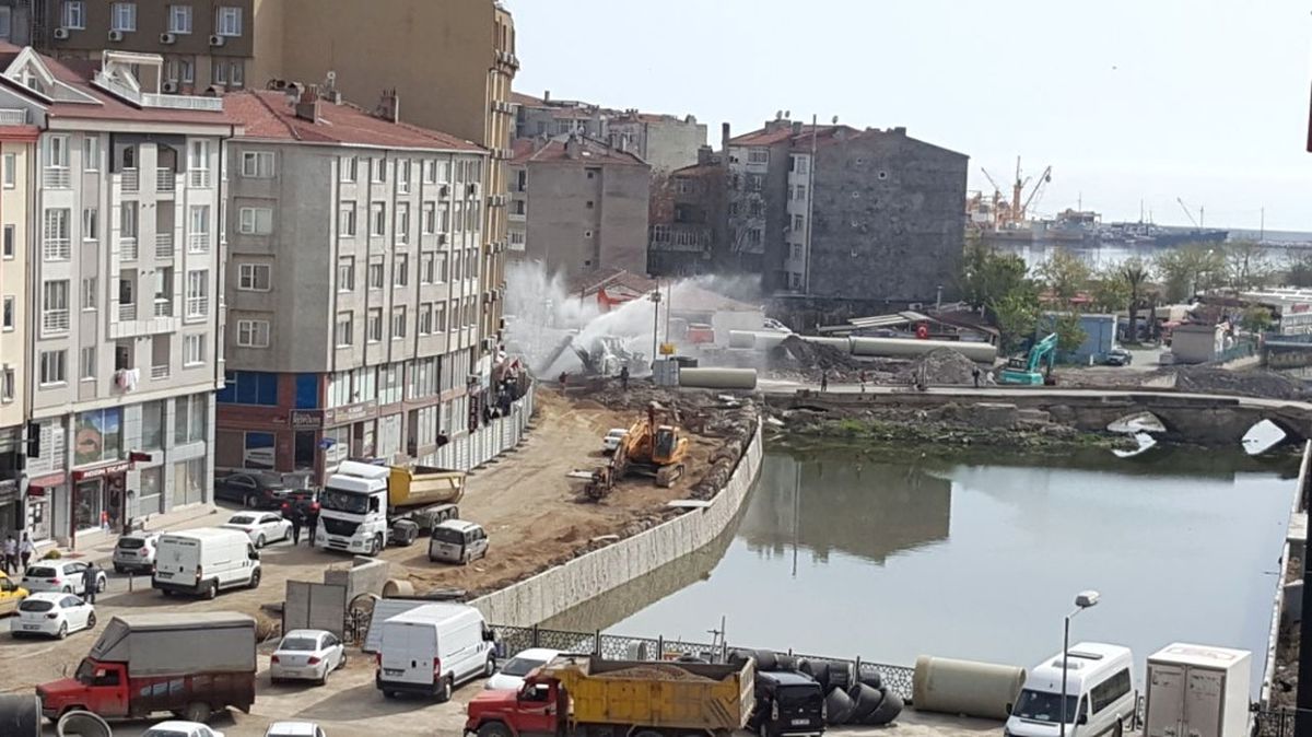 Dikkatsiz Operatör Su Borusunu Patlattı