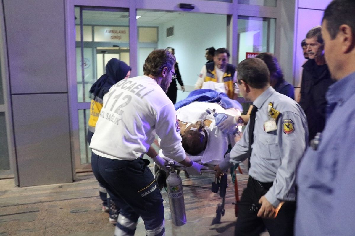 Gemi Yangınında Yaralanan Bir Kişi İstanbul\'a Sevk Edildi