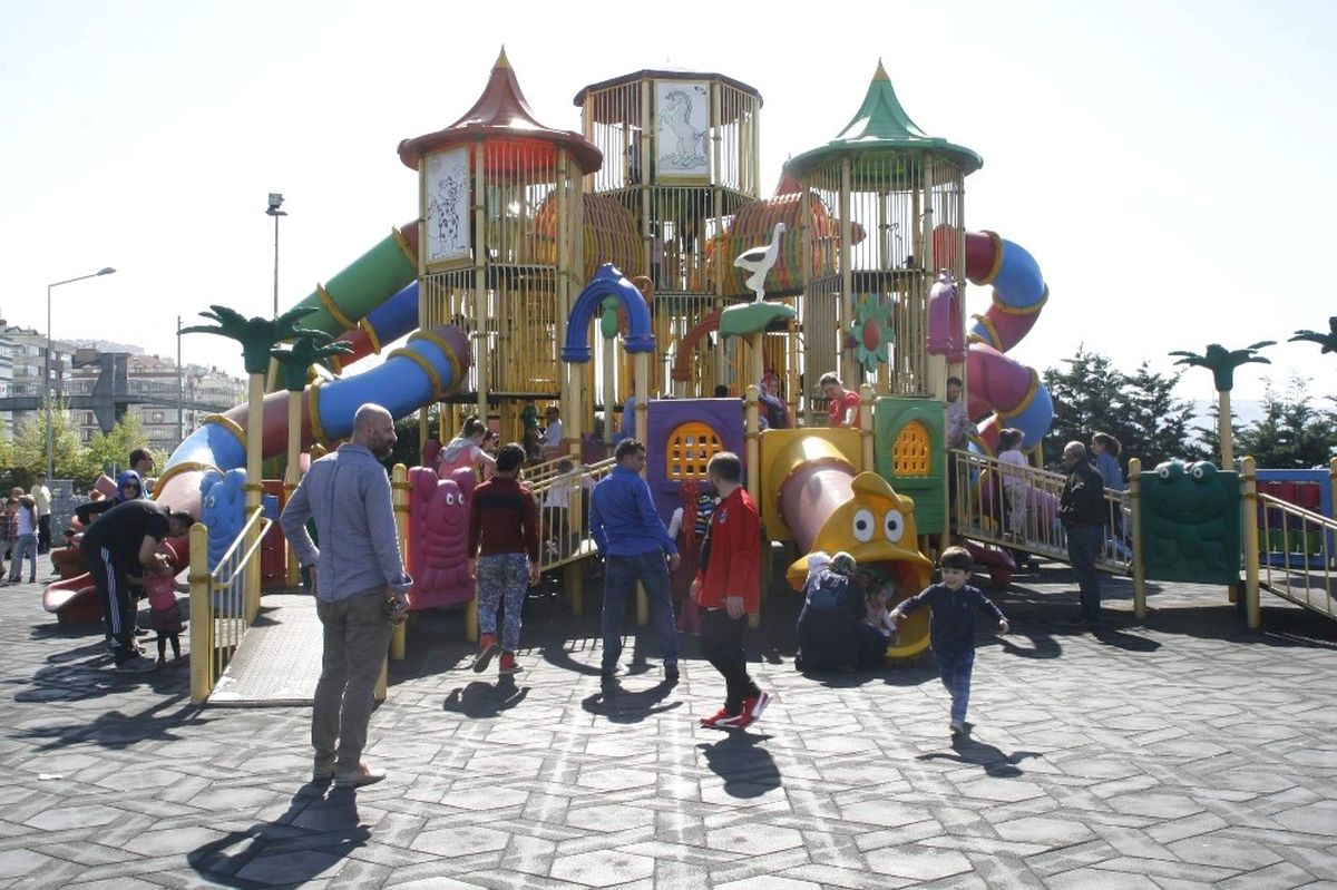 Güneşli Havayı Görenler Sahile Akın Etti