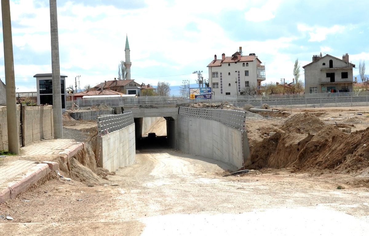 Hızlı Tren Hattına 4 Adet Araç Alt Geçidi Yapılıyor