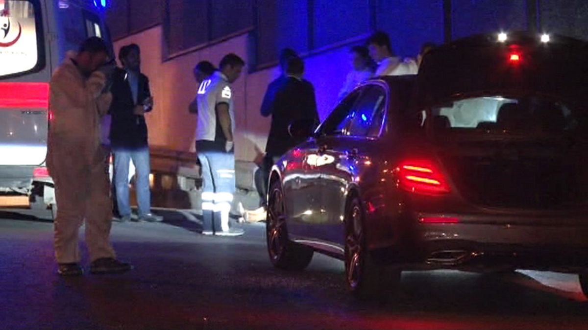 Istanbul\'da Lüks Otomobile Silahlı Saldırı: 2 Ölü