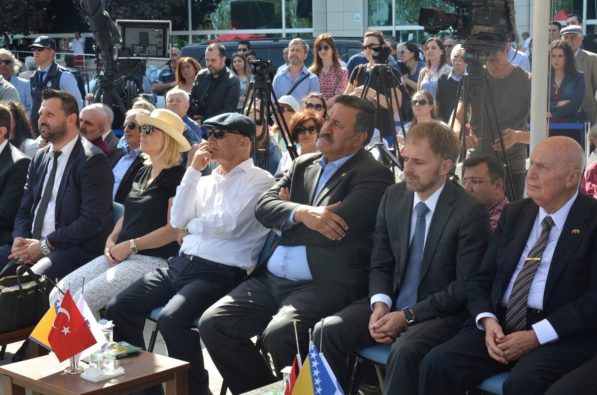 Istanbul\'da Srebrenica Soykırım Anıtı Dikildi