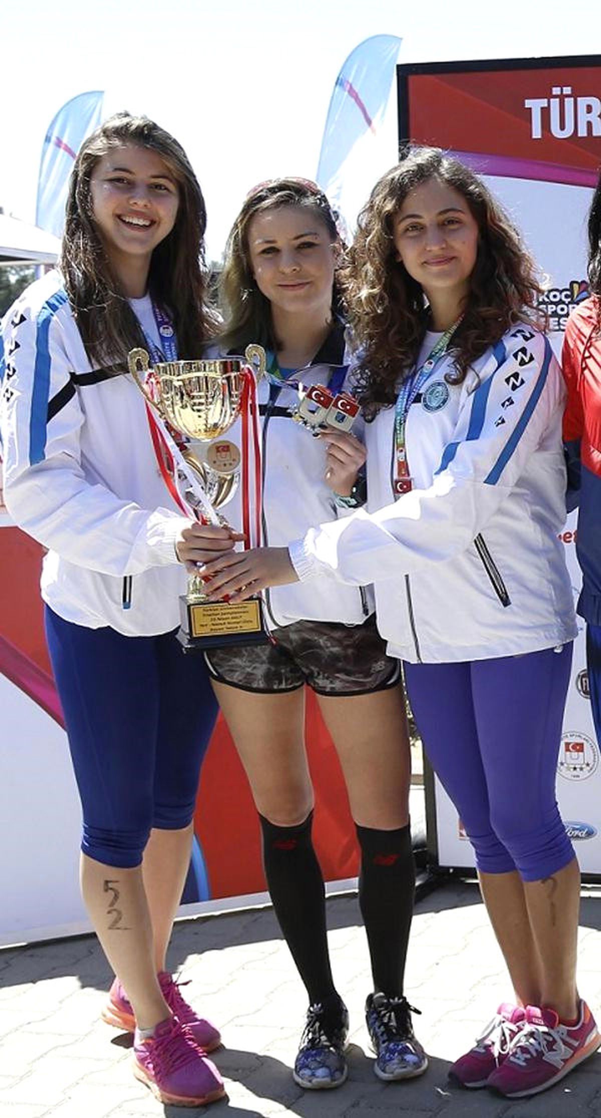 Koçfest\'ten İki Kupayla Döndüler