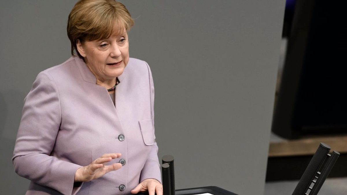 Merkel\'den "Yemen\'de Bombardımanlar Dursun" Çağrısı