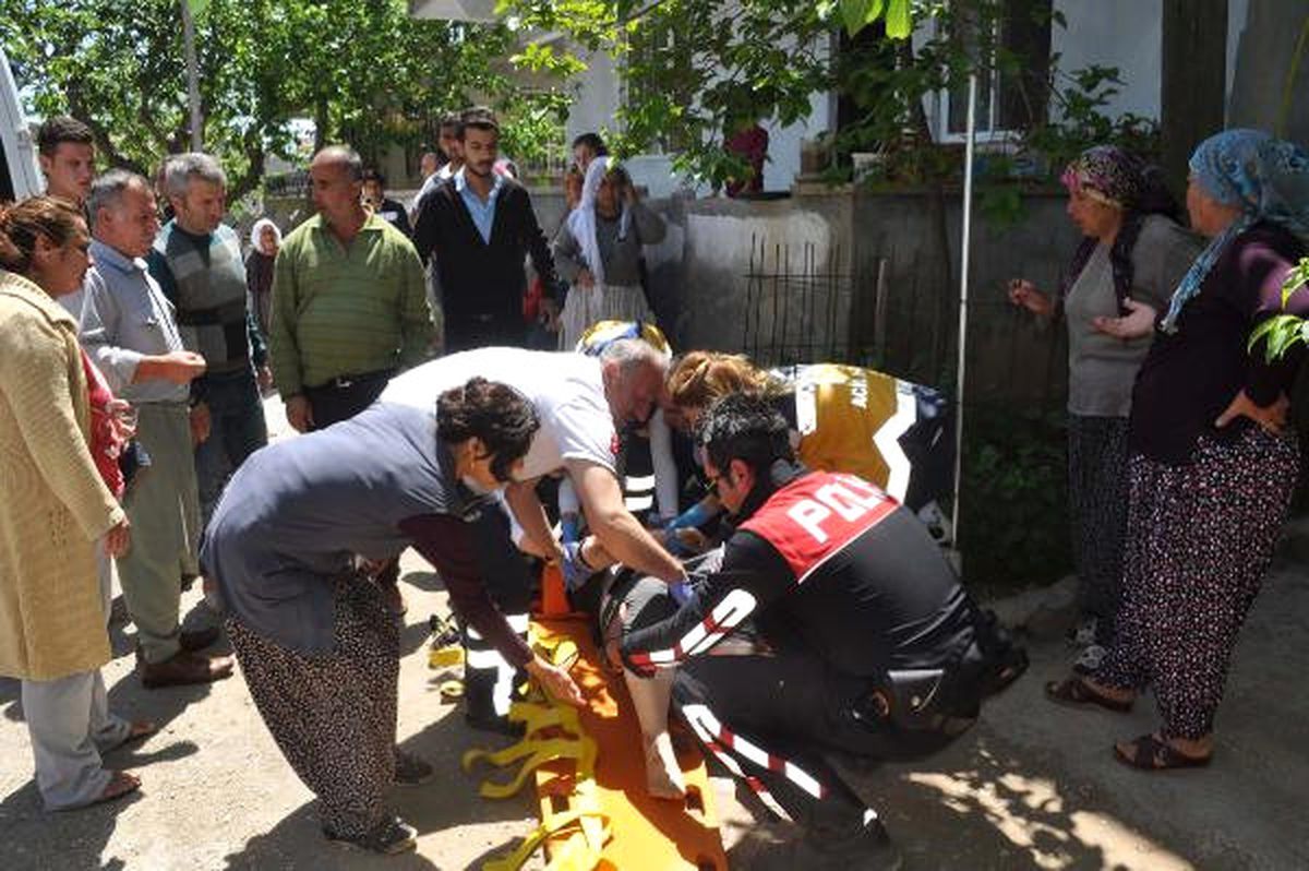 Otomobil Evin Duvarına Çarptı: 4 Yaralı