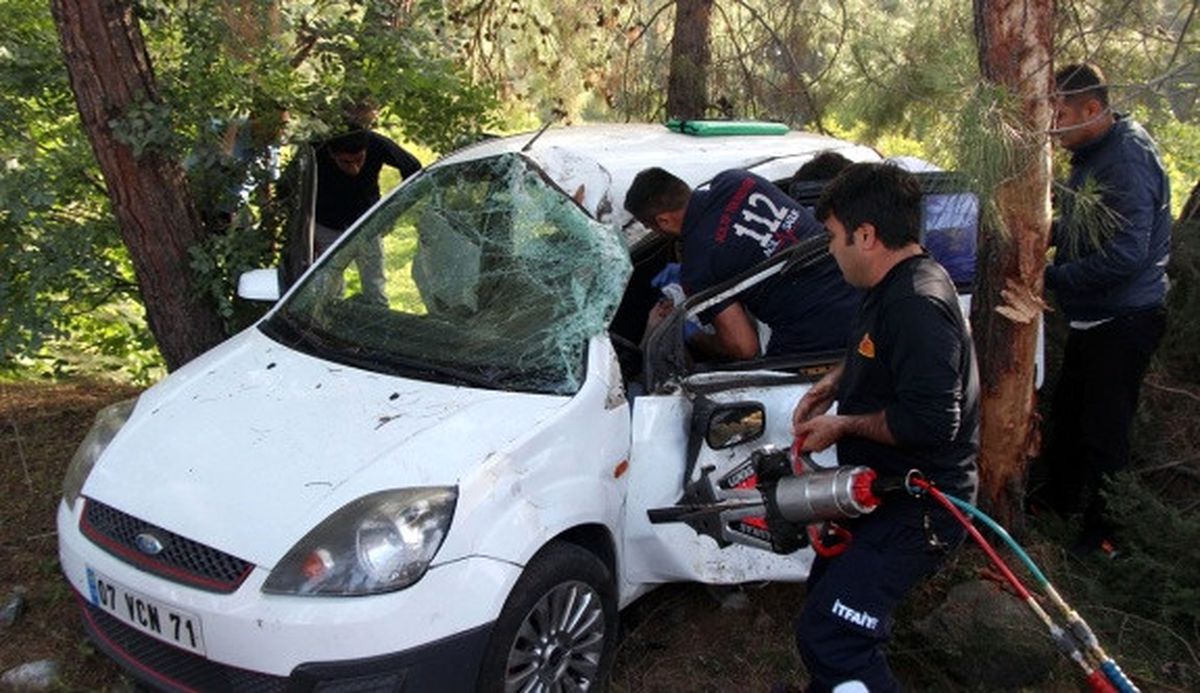 Otomobilde Sıkışan Hamile Kadın Kurtarıldı