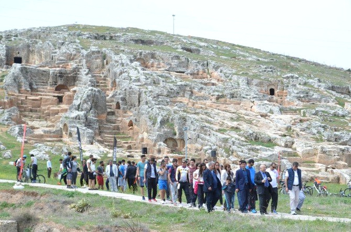 Perre Antik Kentine Ziyaretçi İlgisi