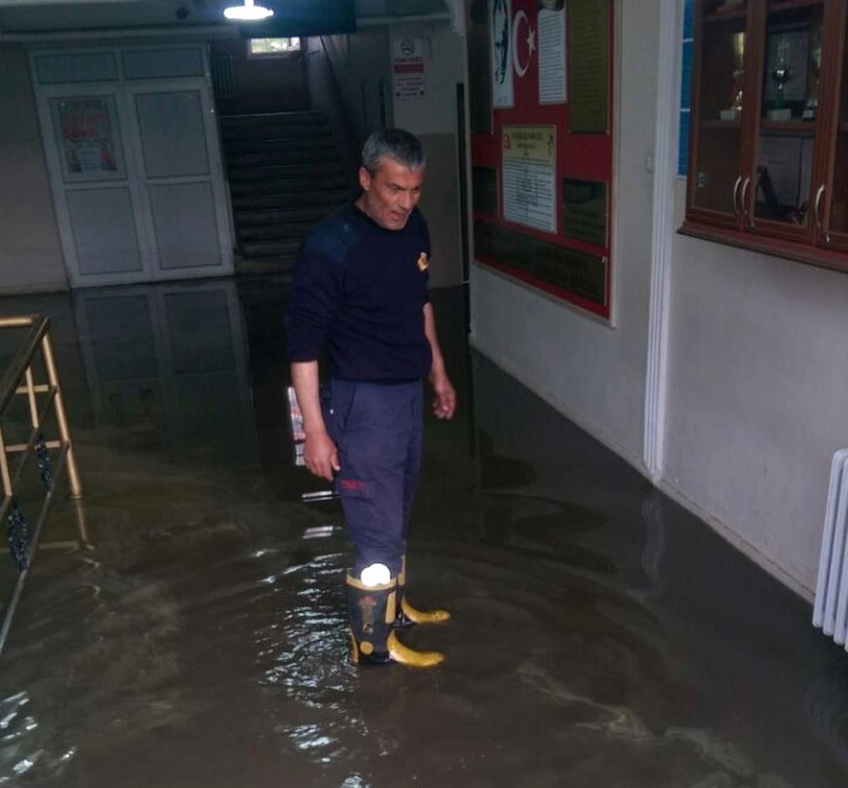 Şiddetli Yağış Nedeniyle Okulu Su Bastı