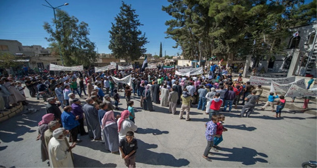 Suriyeliler Akçakale Hudut Karakoluna Saldıran PYD\'ye Tepki Gösterdi