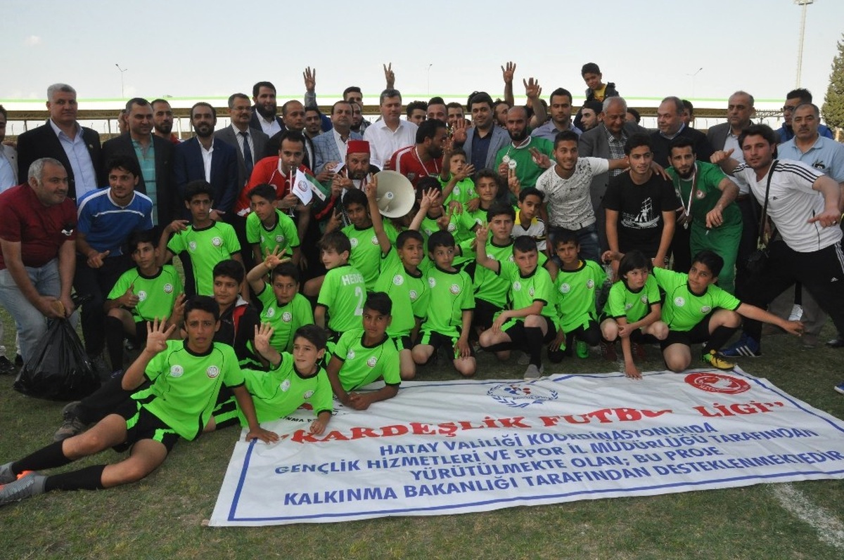 Suriyelilerin Kardeşlik Futbol Ligi\'nde "Hedef Akademi" Şampiyon