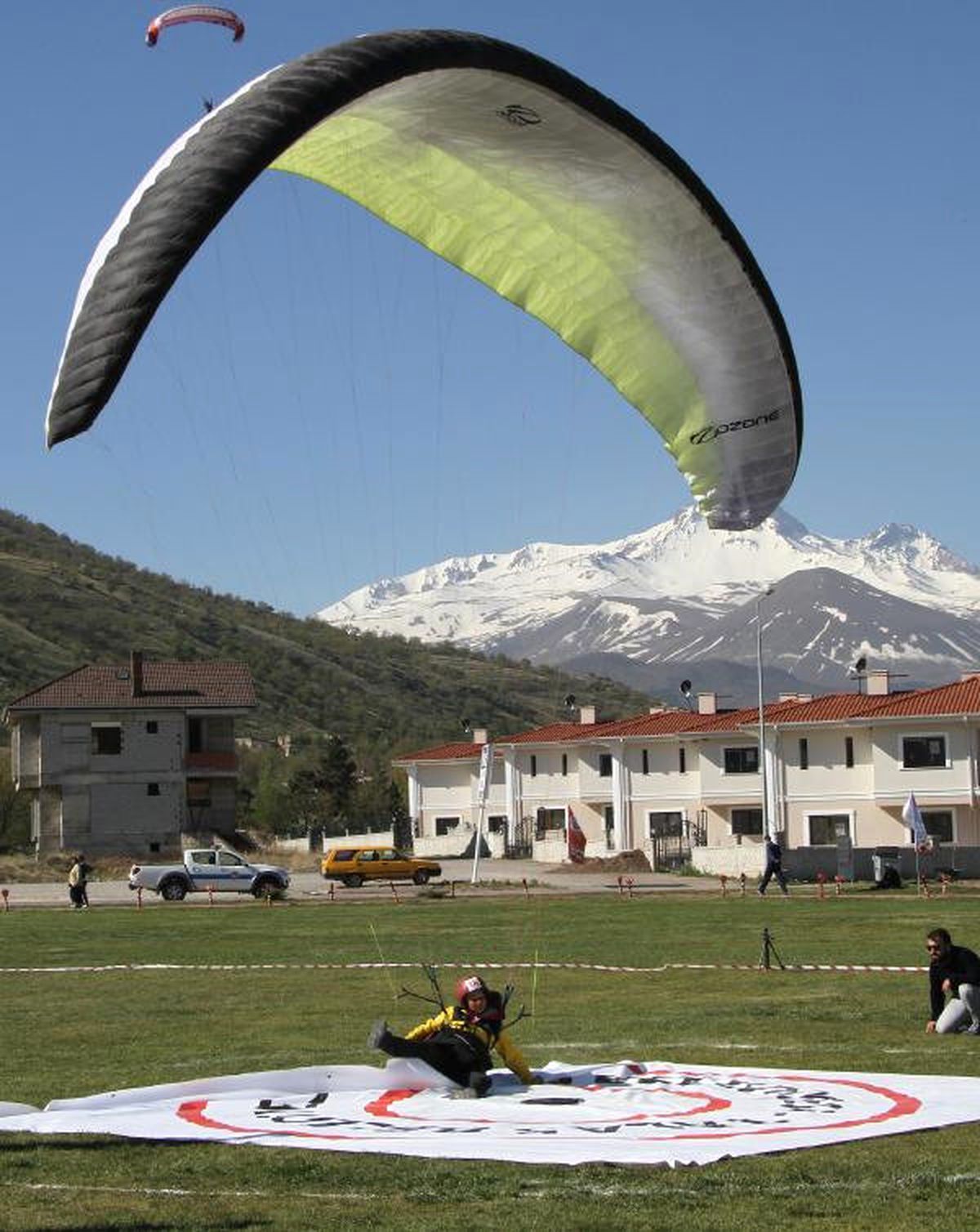 Yamaç Paraşütü Şampiyonası Kayseri\'de Başladı