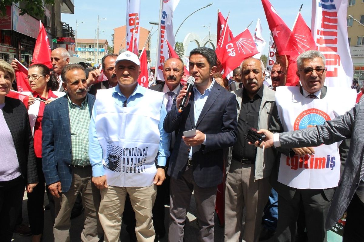 1 Mayıs İşçi Bayramı Malatya\'da Halay Çekilerek Kutlandı