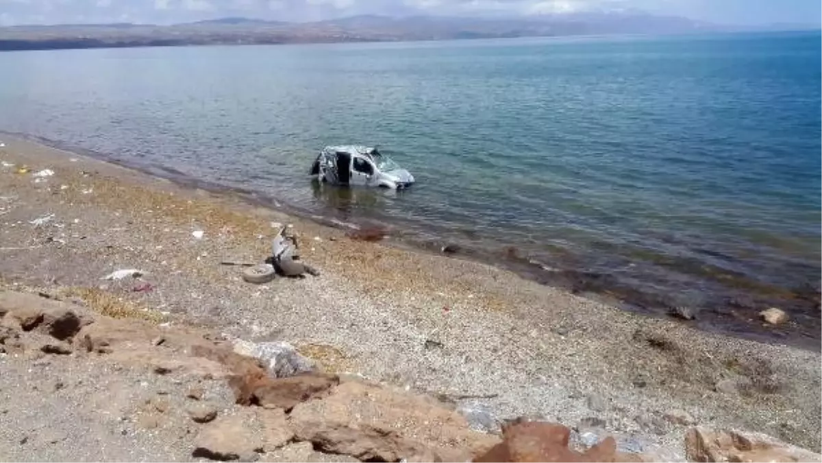 Ahlat\'ta Trafik Kazası: Dede Öldü, 2 Torunu ve Gelini Yaralı