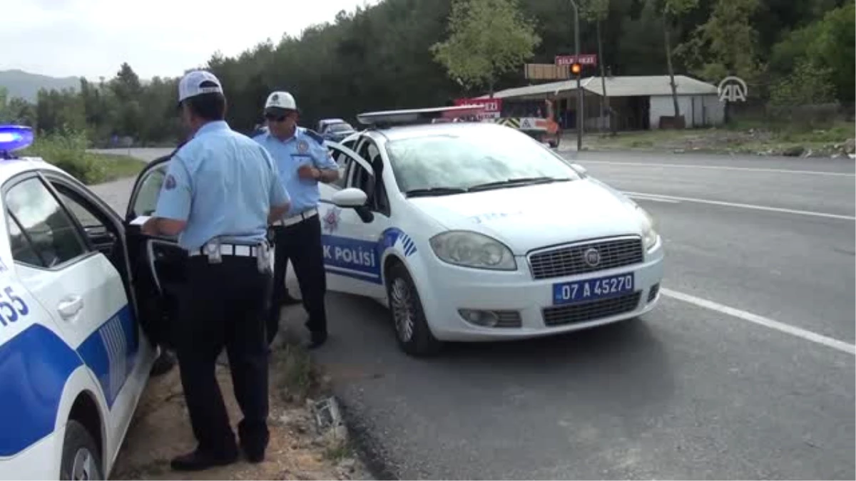 Antalyaspor Taraftarlarını Taşıyan Otobüs Devrildi: 3 Yaralı