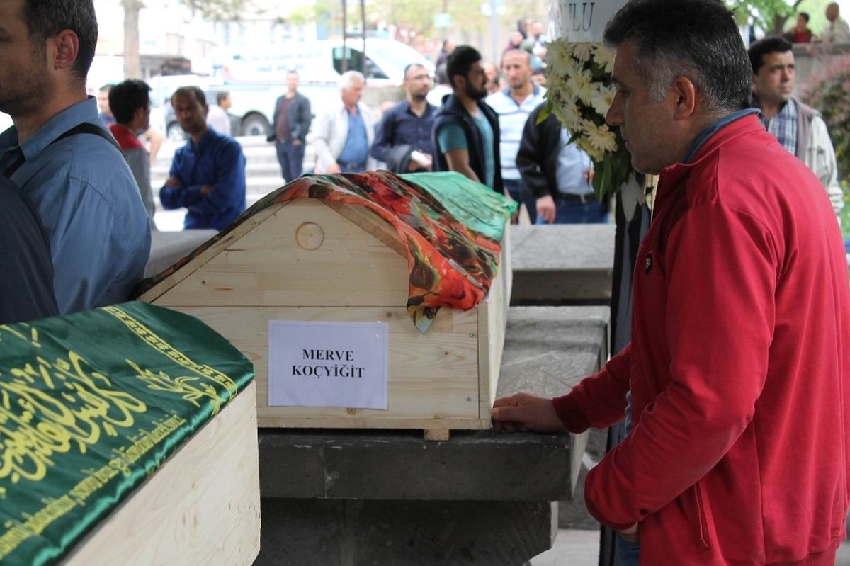 Av Tüfeği ile İntihar Eden Genç Kız Son Yolculuğuna Uğurlandı