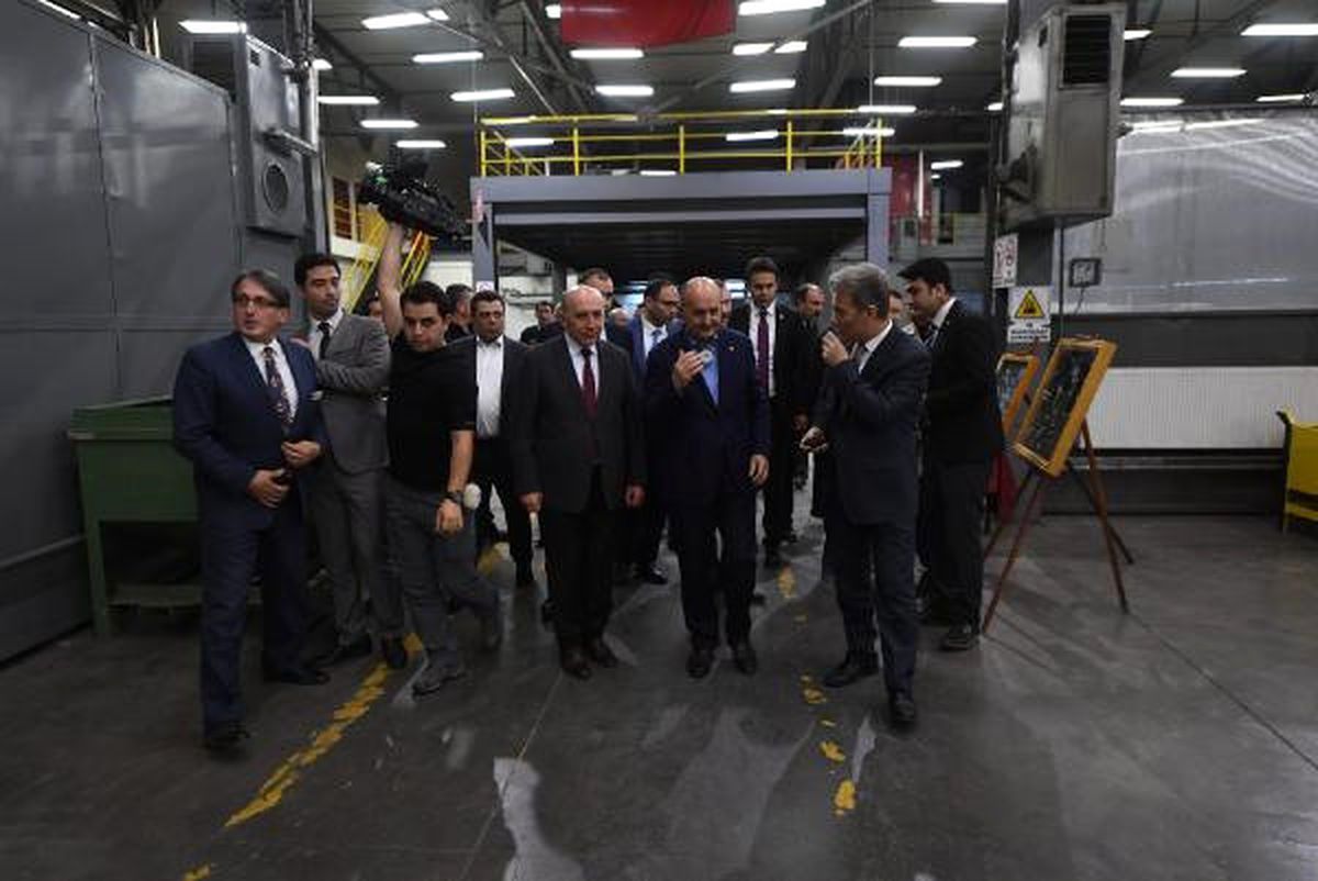 Bakan Müezzinoğlu, 1 Mayıs Dolasıyla Fabrikaları Ziyaret Etti (1)