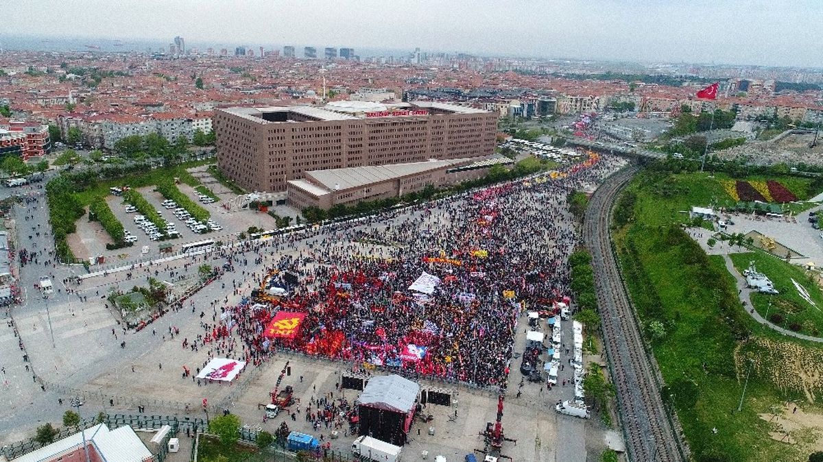 Bakırköy\'de 1 Mayıs Coşkusu Havadan Görüntülendi