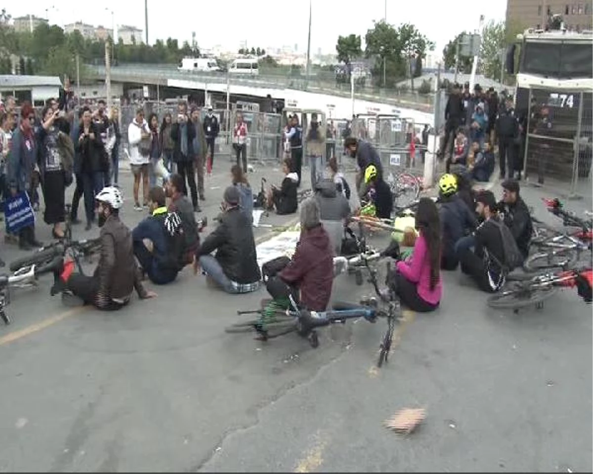 Bakırköy\'de Alana Giremeyen Bisikletlilerden Protesto