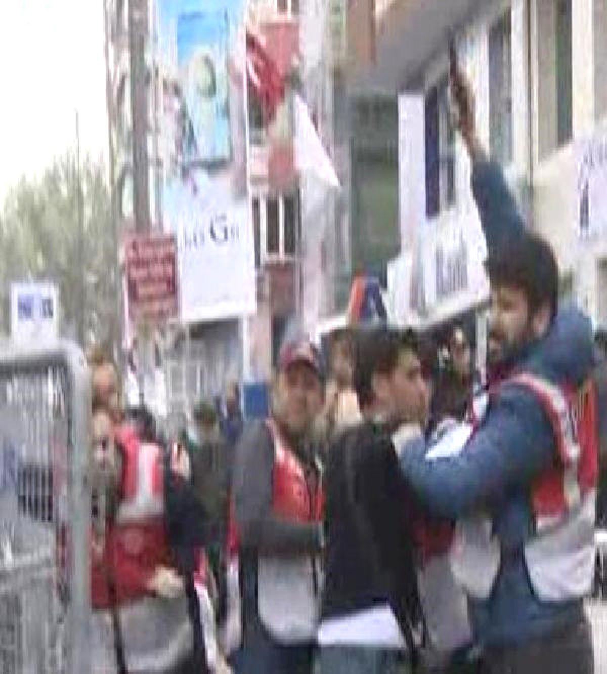 Bakırköy\'deki 1 Mayıs Kutlamasında \'Irak Kürt Bölgesel Yönetimi Bayrağı\' Krizi