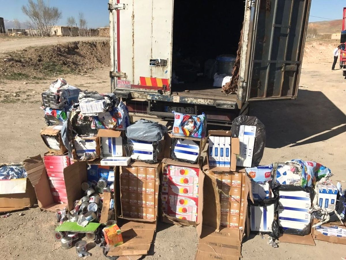 Başkale\'de 35 Bin Paket Kaçak Sigara Ele Geçirildi