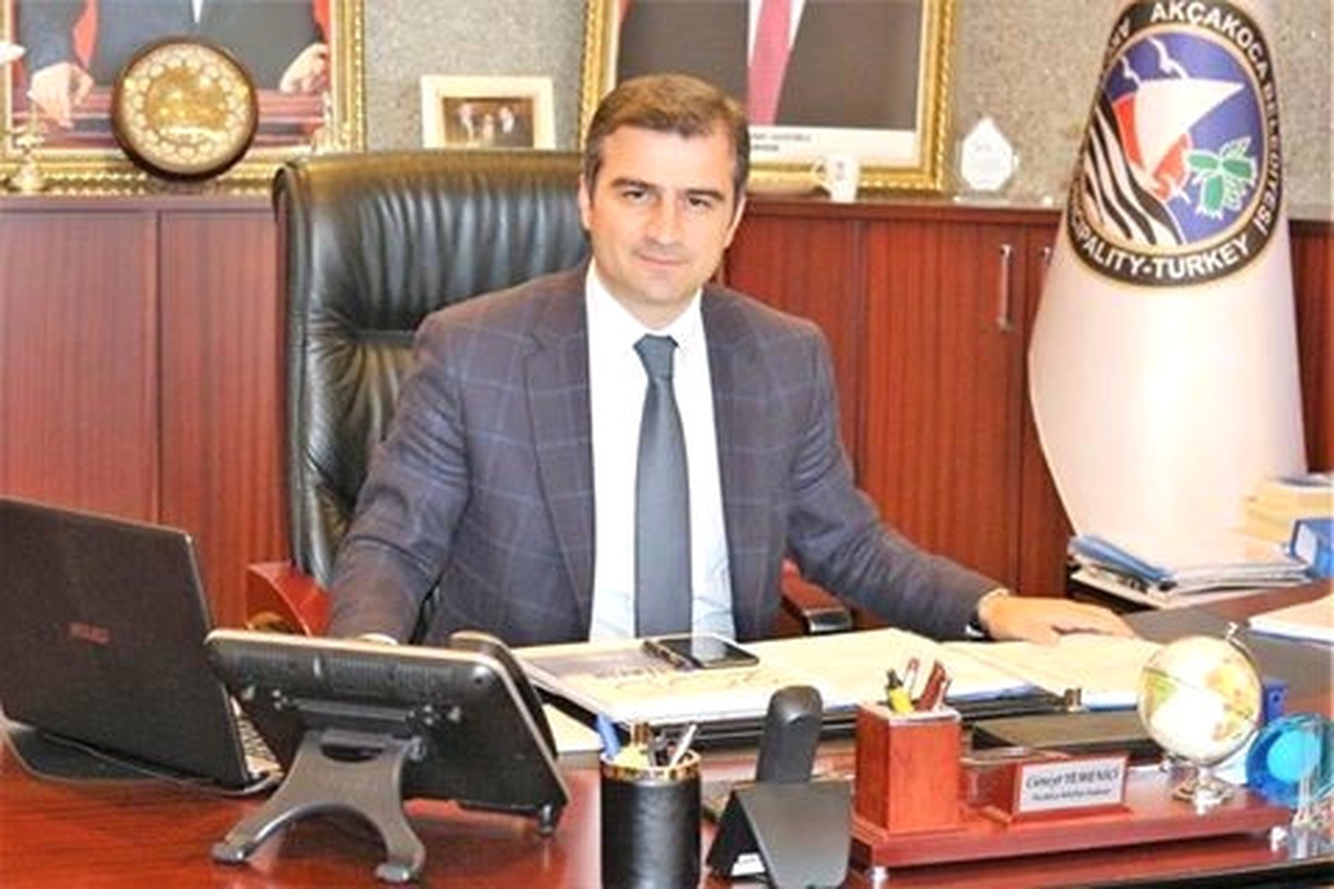 Başkan Cüneyt Yemenici 1 Mayıs Emek ve Dayanışma Gününü Kutladı