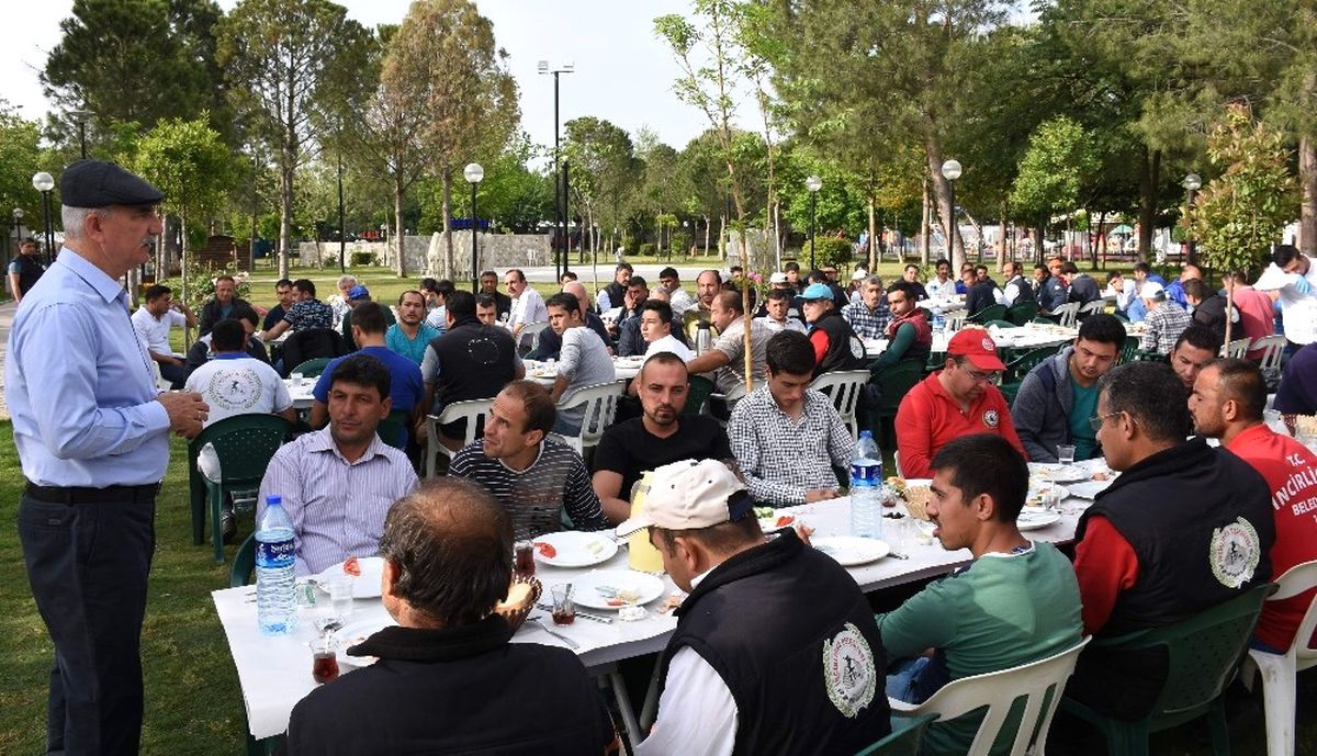 Başkan Kale 1 Mayıs\'ı İşçilerle Birlikte Kutladı