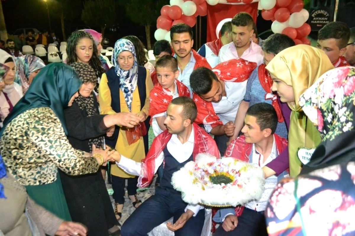 Bozyazı\'da Kınalı Kuzular Askere Uğurlandı
