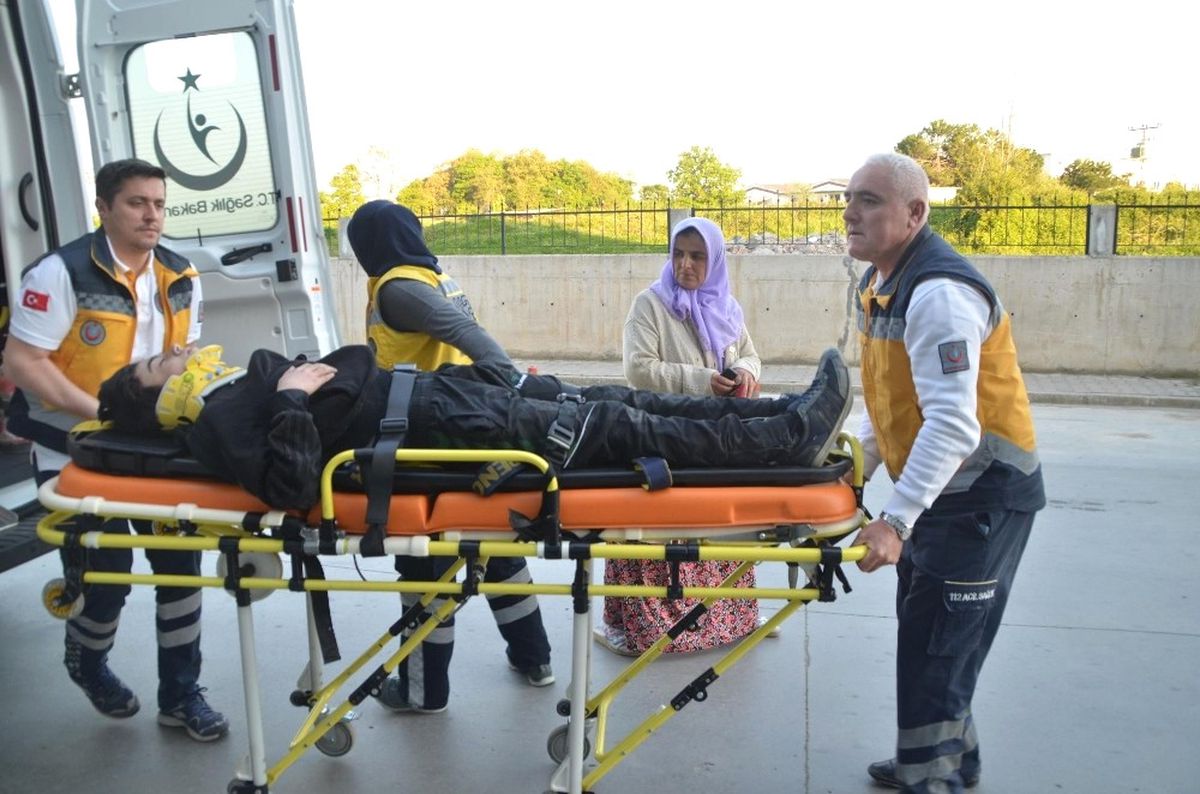 Cami Duvarından Düşen Çocuk Yaralandı