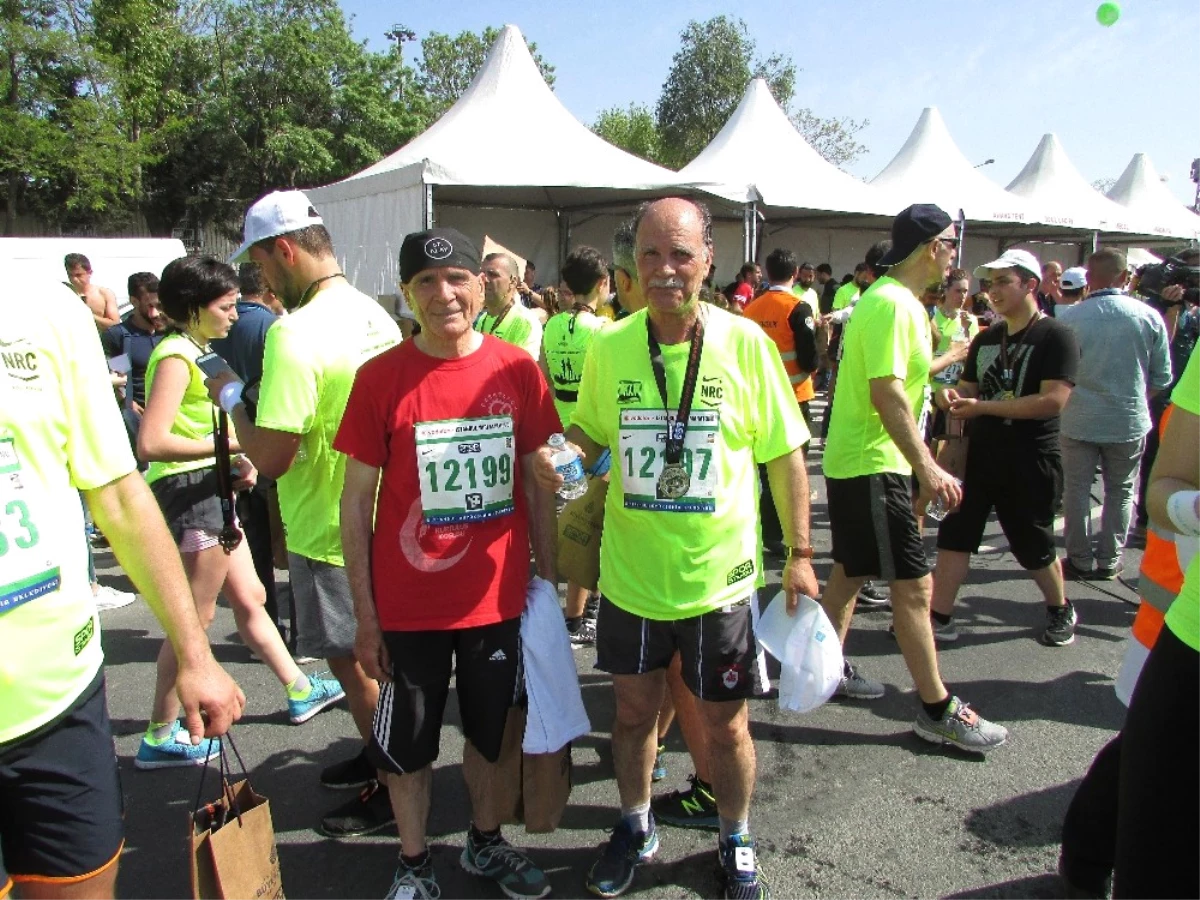 Çerkezköy\'ün İhtiyar Delikanlıları İstanbul Yarı Maratonuna Katıldı