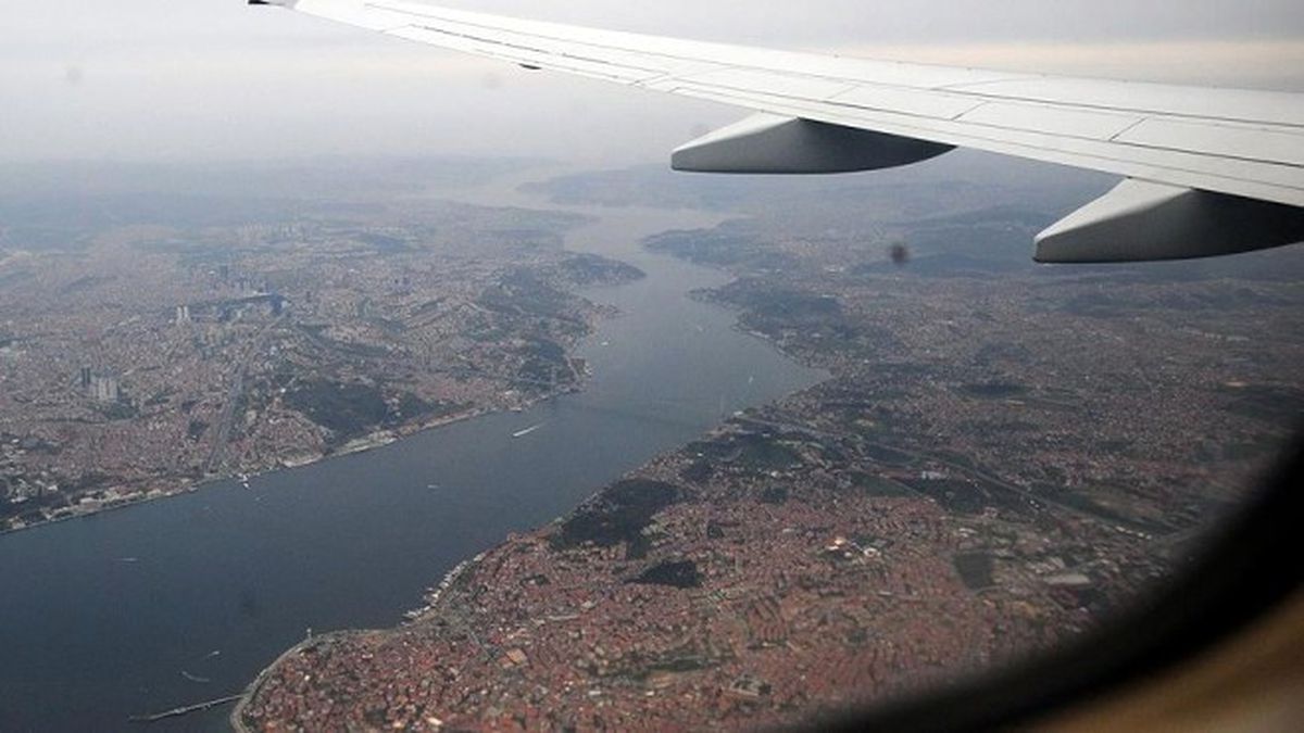 Çevreci Pilot, Denizi Kirleten Gemiyi Bildirdi