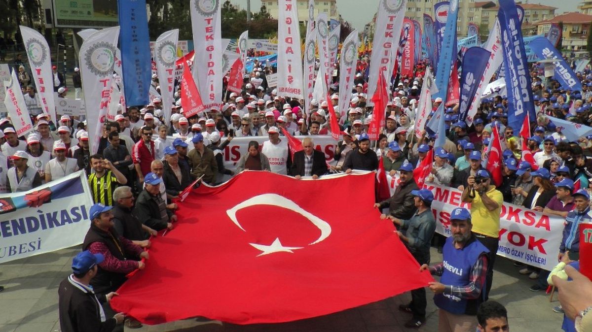 Çorlu\'da 1 Mayıs Emek ve Dayanışma Günü Kutlandı
