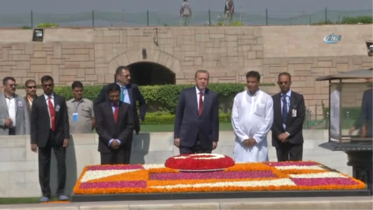Cumhurbaşkanı Erdoğan, Gandhi Anıtı\'nı Ziyaret Etti