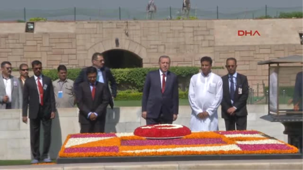 Cumhurbaşkanı Erdoğan Gandhi Anıtı\'nı Ziyaret Etti